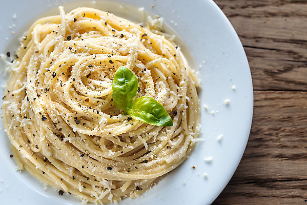 포토 JPG 해외이미지 접시 음식 백그라운드 다이어트 재료 부분 탁자 치즈 파스타 건강 스파게티 요리 사람없음 목재 식당 검은색 이탈리아 흰색 시골 신선 닫기 정상 국수 올리브 후추 섬유 점심식사 땅바닥 로마인 탈리아텔레 해외202004 해외포토 나무 식기 열매 유럽 컬러 가구 모션 유제품 바닥 서양음식 인종 상점 식사 직물 면류 향신료 파스타면 파일형식 이미지허브