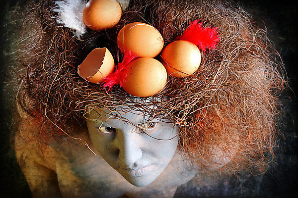 포토 JPG 해외이미지 헤어스타일 여자 얼굴 자연 부활절 표정 한명 빨간색 갈색 머리 유행 계란 할로윈 껍질 균열 배우 신비 땅 극장 피부 깃털 마녀 공상 마법 내추럴 스타일 못생김 해외202004 해외포토 1 기념일 컬러 컨셉 모션 사람 신체부위 알 생태계 연예인 파일형식 이미지허브