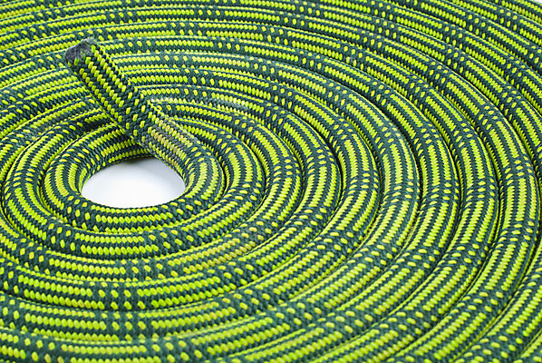 포토 JPG 해외이미지 밧줄 벽 스포츠 모션 넥타이 산 안전 사람없음 초록색 컬러풀 숫자 보라색 힘 등산 장비 잡기 정상 연결 흥분 보안 오르기 매듭 대각선 추적 루트 알루미늄 절정 해외202004 해외포토 문자 잡화 감정 선 줄 컬러 트래킹 파일형식 이미지허브