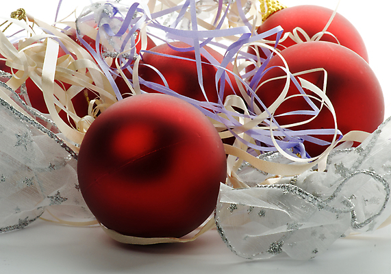 포토 JPG 해외이미지 리본 크리스마스장식 크리스마스 실내 사람없음 장식볼 오브젝트 흰배경 오너먼트 해외202004 해외포토 기념일 백그라운드 내부 장식 흰색 파일형식 이미지허브