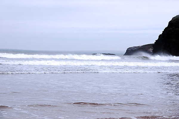 포토 JPG 해외이미지 모래 파도 바다 여행 겨울 자연 갈매기 조류 하늘 날씨 휴가 풍경 사람없음 물 파란색 햇빛 갈색 여행객 절벽 젖음 재산 암초 폭풍 아일랜드 대서양 내추럴 헤드랜드 해외202004 해외포토 자연요소 동물 계절 유럽 컬러 사람 금융 태양 생태계 파일형식 이미지허브