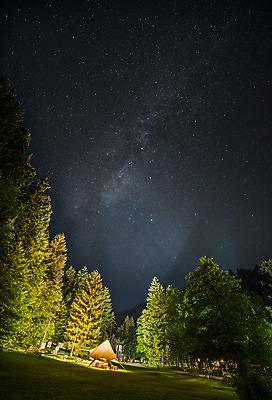 포토 JPG 해외이미지 나무 별 스포츠 여행 자연 하늘 휴가 전등 텐트 풍경 취미 사람없음 야외 세로 여름 빛 어둠 캠핑 목표 야간 숲 양궁 빛망울 많음 해외202004 해외포토 자연요소 식물 계절 컨셉 레저 조명 캠핑도구 생태계 파일형식 이미지허브