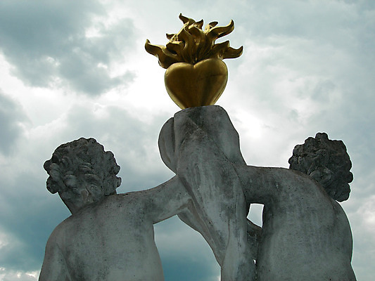 포토 JPG 해외이미지 구름 종교 하늘 천사 사람없음 조각상 바위 하트 황금 해외202004 해외포토 자연요소 모양 조형물 돌_바위 파일형식 이미지허브