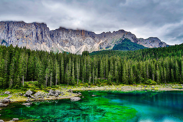 포토 JPG 해외이미지 구름 계절 유럽 호수 여행 자연 하늘 휴가 휴식 산 풍경 사람없음 야외 초록색 물 여름 파란색 반사 환경 계곡 이탈리아 하이킹 알프스 절정 해외202004 해외포토 자연요소 나라 컬러 컨셉 레저 생태계 파일형식 이미지허브