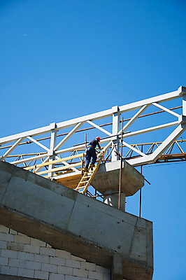 포토 JPG 해외이미지 백인 구름 직업 옷 남자 유럽 포즈 장갑 백그라운드 건축양식 노동자 프레임 미소 안전 사람 성인 사람없음 야외 건물 세로 햇빛 노란색 회색 업무 망치 안전모 헬멧 땅 기중기 뼈대 국회 건축업자 조작 콘크리트 해외202004 해외포토 자연요소 서양인 건축물 잡화 건축 나라 컬러 표정 태양 공구 작업 중장비 안전장비 보호장비 파일형식 이미지허브