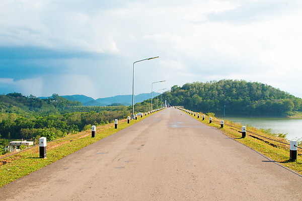 포토 JPG 해외이미지 나무 도로 선 여행 백그라운드 밭 교통시설 자연 하늘 표면 거리 풍경 사람없음 야외 초록색 여름 파란색 맑음 검은색 일몰 운전 자유 흰색 시골 도시 고속도로 정상 숲 아스팔트 땅 속도 질감 장면 짐차 루트 방법 수평선 해외202004 해외포토 식물 계절 길 컬러 교통 컨셉 농업 모션 자동차 날씨 노을 시설 생태계 파일형식 이미지허브