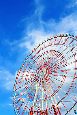 포토 JPG 해외이미지 주간 구름 행복 하늘 휴식 사람없음 야외 파란색 맑음 놀이공원 주말 대관람차 해외202004 해외포토 자연요소 감정 컬러 컨셉 날씨 테마파크 놀이기구 파일형식 이미지허브