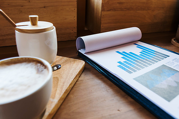 포토 JPG 해외이미지 직업 라이프스타일 종이 커피 음료 인터넷 비즈니스 탁자 아침 설계 직장 설명 사람 사람없음 그래픽 컵 금융 노트북 컴퓨터 사무실 알약 갈색 상점 디지털 공책 공백 카페 정보 수확 잡기 업무 아침식사 계획 책상 분석 문서 상업 바쁨 에스프레소 온라인 라떼 세미나 소셜 해외202004 해외포토 주간 식기 컬러 가구 컨셉 농업 회사 모션 문구용품 생활 경제 전자제품 약 식사 작업 파일형식 이미지허브