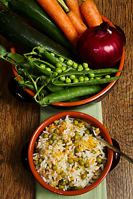 포토 JPG 해외이미지 식기 음식 다이어트 채소 탁자 밥 양파 건강 요리 사람없음 목재 초록색 식사 저녁식사 당근 신선 이탈리아음식 맛 허브 유기농 완두콩 성분 내추럴 점심식사 리조또 주키니 핸드메이드 비건 해외202004 해외포토 나무 식물 웰빙 컬러 가구 컨셉 재료 콩 뿌리채소 서양음식 채식주의자 파일형식 이미지허브