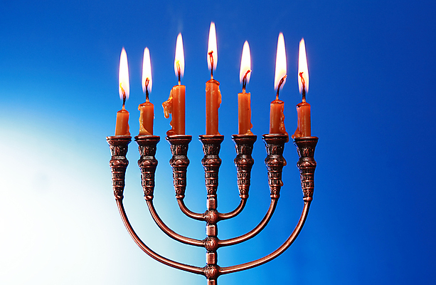 포토 JPG 해외이미지 전통 종교 문화 불 휴가 불꽃 사람없음 성경 심볼 촛대 놋쇠 신앙심 유태교 이스라엘 해외202004 해외포토 자연요소 종교용품 서아시아 파일형식 이미지허브