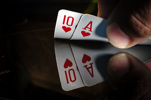 포토 JPG 해외이미지 직업 1 손 돈 놀이 사람없음 우주 검은색 흰색 마음 잡기 우승 최고 10 신용카드 행운 재산 클래식 도박 목표 정상 위험 상패 카지노 곤봉 라스베가스 에이스 완벽 텍사스 카피스페이스 해외202004 해외포토 스포츠용품 컬러 컨셉 모션 신체부위 금융 숫자 미국 공백 상_우승 파일형식 이미지허브