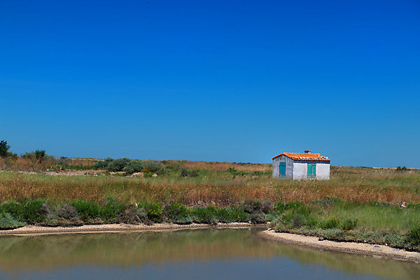 포토 JPG 해외이미지 유럽 문화 섬 농업 주택 풍경 사람없음 건물 초록색 물 프랑스 흰색 블라인드 소금 프랑스어 서쪽 해외202004 해외포토 자연요소 문자 건축물 나라 산업 컬러 커튼 방향 파일형식 이미지허브