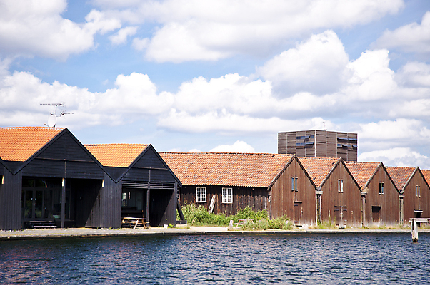 포토 JPG 해외이미지 문화 바다 건축양식 북유럽 덴마크 사람없음 건물 물 항구 도시 보트 도심 운하 리빙 구시가지 스칸디나비아 코펜하겐 해외202004 해외포토 자연요소 건축물 건축 유럽 배_교통 교통시설 파일형식 이미지허브
