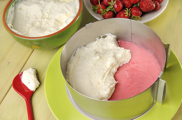 포토 JPG 해외이미지 음식 딸기 디저트 사람없음 케이크 달콤 굽기 레시피 요거트 요구르트 해외202004 해외포토 과일 유제품 맛 구이 파일형식 이미지허브