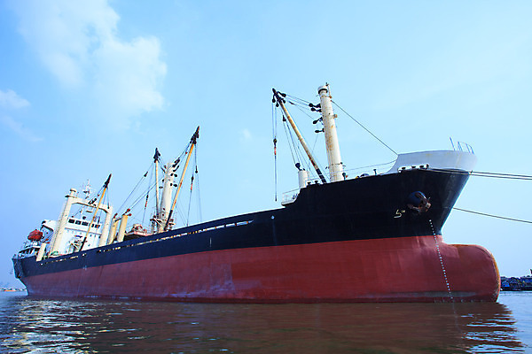 포토 JPG 해외이미지 산업 바다 비즈니스 교통시설 하늘 항해 사람없음 물 파란색 강 항구 화물 보트 컨테이너 함선 상업 포트 무거움 로딩 수입 유조선 해외202004 해외포토 자연요소 컬러 교통 배_교통 운송업 무게 시설 파일형식 이미지허브