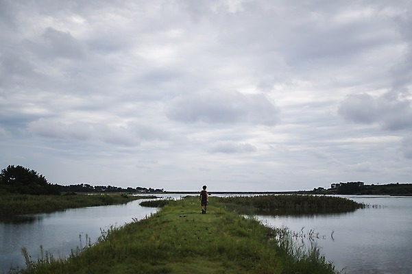 포토 JPG 주간 전신 구름 남자 맨라이프 여행 하늘 한명 20대 성인 야외 뒷모습 강 제주도 걷기 캠핑 한국인 성인남자한명만 욜로라이프 국내포토 자연요소 1 라이프스타일 뷰포인트 모션 레저 한국 사람 동양인 청년 남자한명만 성인남자만 파일형식