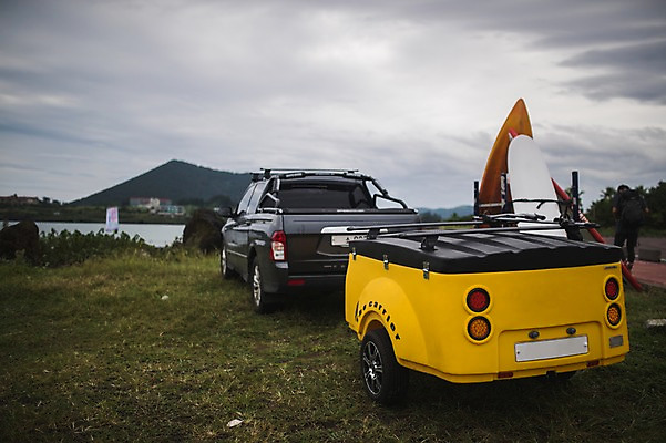 포토 JPG 주간 남자 맨라이프 여행 자동차 한명 20대 성인 야외 뒷모습 제주도 캠핑 한국인 성인남자한명만 캠핑트레일러 욜로라이프 국내포토 자연요소 1 라이프스타일 육상교통 뷰포인트 레저 한국 사람 동양인 청년 트레일러 남자한명만 성인남자만 파일형식