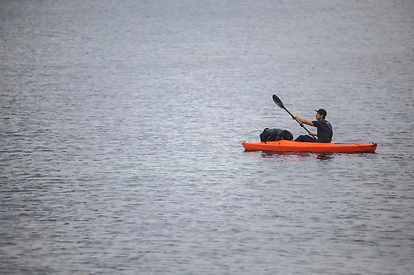 포토 JPG 주간 남자 바다 맨라이프 여행 한명 앉기 상반신 20대 성인 야외 옆모습 제주도 캠핑 한국인 승차 노 카약 성인남자한명만 욜로라이프 국내포토 자연요소 1 라이프스타일 뷰포인트 모션 레저 한국 사람 동양인 청년 수상스포츠 선박 남자한명만 성인남자만 파일형식