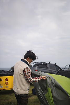 포토 JPG 주간 남자 맨라이프 여행 자동차 텐트 한명 서기 상반신 20대 성인 야외 옆모습 제주도 캠핑 한국인 설치 성인남자한명만 오토캠핑 캠핑트레일러 욜로라이프 국내포토 자연요소 1 라이프스타일 육상교통 뷰포인트 모션 레저 한국 캠핑도구 사람 동양인 청년 트레일러 남자한명만 성인남자만 파일형식