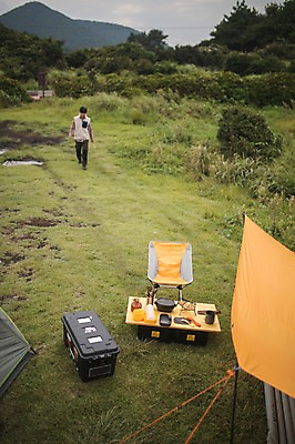 포토 JPG 주간 전신 식기 남자 맨라이프 여행 캠핑도구 한명 잔디 20대 성인 야외 앞모습 제주도 걷기 캠핑 한국인 성인남자한명만 오토캠핑 욜로라이프 국내포토 자연요소 식물 1 라이프스타일 뷰포인트 모션 레저 한국 사람 동양인 청년 도구 남자한명만 성인남자만 파일형식