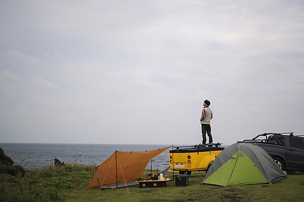 포토 JPG 주간 전신 응시 남자 맨라이프 여행 자동차 텐트 한명 서기 20대 성인 야외 뒷모습 제주도 캠핑 한국인 성인남자한명만 오토캠핑 캠핑트레일러 욜로라이프 국내포토 자연요소 1 라이프스타일 시선 육상교통 뷰포인트 모션 레저 한국 캠핑도구 사람 동양인 청년 트레일러 남자한명만 성인남자만 파일형식