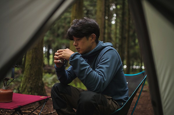 포토 JPG 주간 남자 여유 커피 맨라이프 여행 티타임 휴식 텐트 한명 앉기 상반신 20대 성인 야외 옆모습 제주도 캠핑 한국인 숲속 성인남자한명만 욜로라이프 국내포토 자연요소 1 라이프스타일 감정 음료 뷰포인트 컨셉 모션 레저 한국 캠핑도구 사람 동양인 청년 숲 남자한명만 성인남자만 파일형식