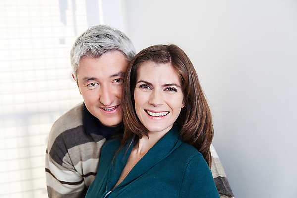 포토 JPG 해외이미지 백인 모델 라이프스타일 커플 응시 여자 남자 행복 얼굴 2 관계 함께함 사랑 서기 미소 두명 가로 빛 카메라 기쁨 잡기 재산 자르기 옛날 해외202004 해외포토 서양인 시선 감정 컨셉 모션 표정 사람 생활 신체부위 금융 전자제품 파일형식 이미지허브