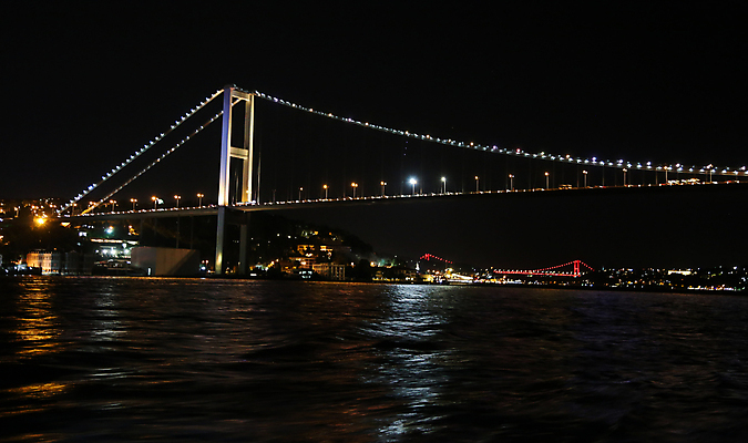 포토 JPG 해외이미지 바다 건축양식 조명 이스탄불 사람없음 건물 물 빛 도시 야간 칠면조 구름다리 보스포루스 해외202004 해외포토 자연요소 건축물 건축 조류 다리_건축물 파일형식 튀르키예 이미지허브