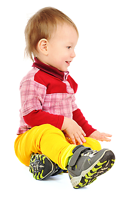 포토 JPG 해외이미지 백인 행복 얼굴 어린이 신발 한명 웃음 사람 앉기 소년 빨간색 노란색 유치원 흰색 표현 아기 천진난만 해외202004 해외포토 서양인 1 교육 남자 감정 컬러 컨셉 모션 표정 신체부위 파일형식 이미지허브