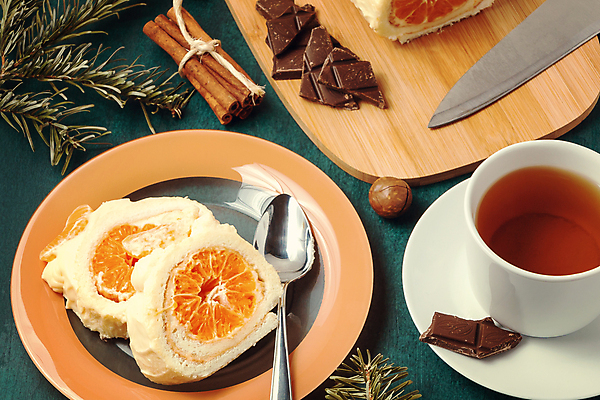 포토 JPG 해외이미지 단면 디저트 귤 실내 사람없음 롤케이크 해외202004 해외포토 음식 과일 내부 케이크 파일형식 이미지허브