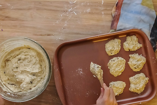 포토 JPG 해외이미지 백인 손 음식 빵 크리스마스 재료 탁자 주택 요리 사람 사람없음 목재 크래커 쿠키 식사 저녁식사 빵집 껍질 시골 신선 달콤 낟알 굽기 준비 날것 만들기 밀가루 레시피 생식 채식주의자 핸드메이드 카피스페이스 해외202004 해외포토 서양인 나무 기념일 가구 모션 디저트 건물 신체부위 상점 공백 맛 가루 구이 채식 파일형식 이미지허브