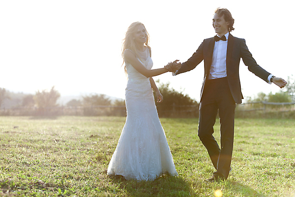 포토 JPG 해외이미지 백인 커플 드레스 남자 행복 결혼 밭 신혼부부 자연 남편 미래 함께함 사랑 미소 야외 두명 여름 화목 일몰 기쁨 자유 흰색 아내 자신감 연결 결합 마법 해외202004 해외포토 서양인 부부 옷 계절 감정 컬러 컨셉 농업 관계 표정 사람 이벤트 노을 생태계 신혼 파일형식 이미지허브