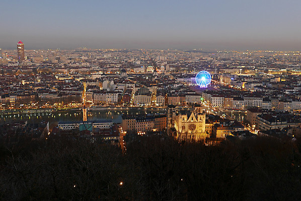포토 JPG 해외이미지 건축양식 파노라마 사람없음 건물 강 도시 역사 재산 리옹 해외202004 해외포토 건축물 건축 촬영기법 금융 파일형식 이미지허브