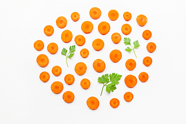 포토 JPG 해외이미지 단면 실내 사람없음 하이앵글 당근 자르기 흰배경 해외202004 해외포토 뷰포인트 백그라운드 모션 뿌리채소 내부 흰색 파일형식 이미지허브