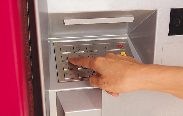 포토 JPG 해외이미지 백인 1 라이프스타일 손 여자 종이 돈 비즈니스 사람 성인 사람없음 가로 금융 기계 잡기 신용카드 플라스틱 계산대 고객 스마트 상업 ATM 자동 유일 해외202004 해외포토 서양인 컨셉 모션 재질 생활 신체부위 경제 재산 파일형식 이미지허브