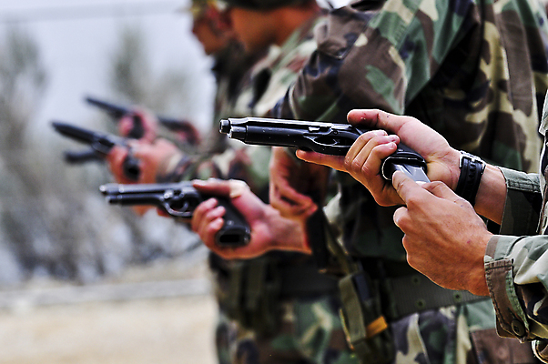 포토 JPG 해외이미지 남자 무기 불 사람 사람없음 힘 수비 고독 목표 위험 공격 발사 군용 전쟁 육군 병정 늑대 전쟁터 경보 보병 작전 적 특공대 특별함 해외202004 해외포토 자연요소 감정 컨셉 포유류 모션 군대 특수부대 파일형식 이미지허브