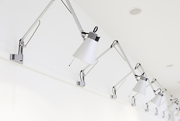 포토 JPG 해외이미지 손 산업 백그라운드 컨셉 비즈니스 전구 유리 추상 전등 조명 새로움 주택 아이디어 3 사람 사람없음 초록색 파란색 빛 환경 힘 장비 에너지 추위 흰색 램프 절약 플라스틱 크리스탈 심플 전자 문학 빛망울 혁명 다이오드 배기가스 주도 해외202004 해외포토 컬러 무늬 재질 건물 신체부위 예절 광석 파일형식 이미지허브