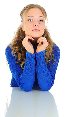 포토 JPG 해외이미지 백인 1 응시 여자 관리 한명 사람 성인 파란색 금발 흰색 표현 좌절 길이 해외202004 해외포토 서양인 헤어스타일 시선 감정 컬러 컨셉 파일형식 이미지허브