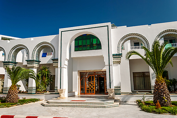 포토 JPG 해외이미지 나무 여행 건축양식 창문 아프리카 하늘 호텔 휴가 휴식 주택 손바닥 그림자 사람없음 야외 건물 초록색 여름 파란색 문 맑음 흰색 기둥 오픈 빌라 아치 휴양지 튀니지 해외202004 해외포토 식물 건축물 손 계절 건축 나라 컬러 컨셉 숙소 날씨 장소 파일형식 이미지허브