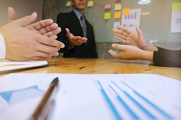 포토 JPG 해외이미지 직업 남자 백그라운드 컨셉 인터넷 회사 비즈니스 성공 그래프 선물 사람 사람없음 금융 노트북 컴퓨터 사무실 알약 펜 자료 업무 비즈니스맨 그룹 시장 결과 토론 분석 보고서 상담 경영자 문서 창업 보여주기 회계 경영 마케팅 투자자 프로젝트 해외202004 해외포토 모션 경제 전자제품 필기구 약 작업 직장인 리더 투자 자영업 파일형식 이미지허브