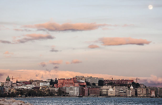 포토 JPG 해외이미지 외관 유럽 바다 여행 건축양식 하늘 파노라마 풍경 사람없음 야외 건물 가로 물 파란색 빛 이탈리아 도시 만 타운 스카이라인 남쪽 나폴리 해외202004 해외포토 자연요소 건축물 건축 나라 컬러 촬영기법 방향 파일형식 이미지허브