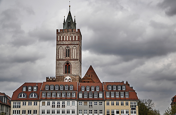 포토 JPG 해외이미지 구름 유럽 종교 건축양식 지붕 벽돌 독일 사람없음 건물 교회 도시 타일 천연기념물 고딕 공동주택 해외202004 해외포토 자연요소 건축물 건축 나라 종교건축 파일형식 이미지허브