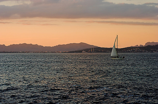 포토 JPG 해외이미지 구름 모래 바다 섬 여행 하늘 휴가 휴식 열대 따뜻함 풍경 사람없음 물 여름 파란색 일몰 만 스페인 지중해 휴양지 전용 캡모자 터키석 파라다이스 화강암 수평선 해외202004 해외포토 자연요소 모자_잡화 계절 유럽 컬러 컨셉 노을 장소 암석 보석 파일형식 이미지허브