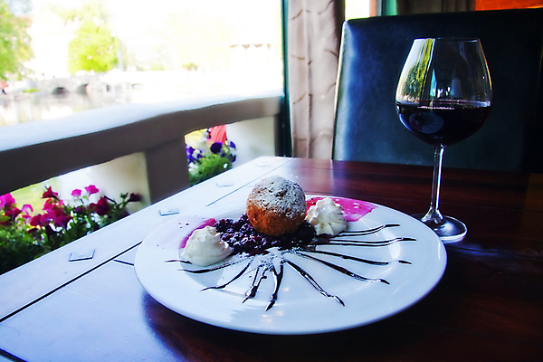 포토 JPG 해외이미지 접시 음식 백그라운드 과일 공 유리 탁자 딸기 아이스크림 디저트 사람없음 여름 식당 와인 초콜릿 냉동 얼음 우유 추위 흰색 대접 신선 달콤 맛 시원함 크림 상쾌 산딸기 요거트 바닐라 셔벗 젤라또 해외202004 해외포토 자연요소 식기 계절 감정 컬러 가구 컨셉 재질 유제품 주류 상점 파일형식 이미지허브