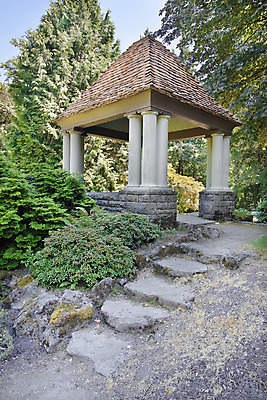 포토 JPG 해외이미지 나무 식물 디자인 공원 자연 지붕 풍경 사람없음 야외 정원 바위 암초 상록수 일반 이웃 단계 내추럴 뒤뜰 해외202004 해외포토 공공시설 돌_바위 생태계 파일형식 이미지허브