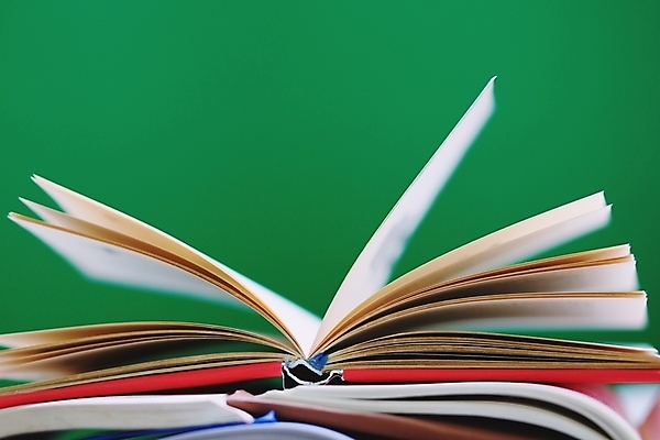 포토 JPG 해외이미지 백인 학생 교육 종이 과학 백그라운드 컨셉 교실 학교 벽지 탁자 문구용품 책장 사람없음 목재 책 스터디 컬러풀 갈색 쌓기 우주 교사 공책 유치원 장비 정보 오픈 그룹 도서관 정상 강의 읽기 책상 교과서 대학교 질감 복고 문학 페이지 초보 해외202004 해외포토 서양인 나무 직업 컬러 가구 재료 모션 교재 학습 오브젝트 파일형식 이미지허브