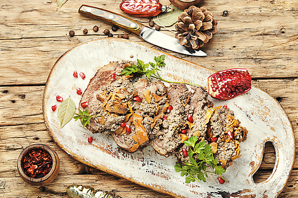 포토 JPG 해외이미지 음식 조각 크리스마스 휴가 새해 오리 도마 육류 사람없음 목재 장난감 갈색 축제 장식볼 가슴 자르기 굽기 가득함 향신료 준비 슬라이스 간 롤 거위 폭식 다진 스터핑 핸드메이드 해외202004 해외포토 나무 기념일 컬러 식재료 재료 모션 조류 주방용품 신체부위 장식 장기_의학 구이 향미료 파일형식 이미지허브