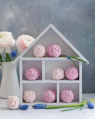 포토 JPG 해외이미지 전통 라이프스타일 꽃잎 꽃 음식 백그라운드 의자 탁자 아침 주택 건강 사람없음 목재 컵 파란색 독서 갈색 보라색 봄 수확 벚꽃 흰색 오픈 달콤 맛 설탕 허브 복고 아로마 향 스타일 해외202004 해외포토 주간 나무 식물 식기 계절 컬러 가구 컨셉 농업 재료 건물 생활 파일형식 이미지허브