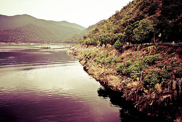 포토 JPG 해외이미지 나무 식물 공원 산업 도로 호수 백그라운드 태국 자연 하늘 산 풍경 사람없음 야외 목재 초록색 물 여름 파란색 강 환경 힘 폭포 에너지 추위 가을 흰색 저수지 숲 댐 언덕 공학 내추럴 수력발전 전국 공급 해외202004 해외포토 자연요소 계절 공공시설 교육 아시아 길 컬러 재료 교통시설 발전 생태계 수력에너지 파일형식 이미지허브