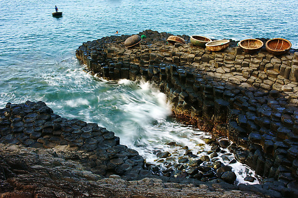 포토 JPG 해외이미지 아시아 파도 바다 여행 백그라운드 자연 추상 사람 동양인 풍경 사람없음 물 여름 갈색 놀람 바위 보트 재산 큼 즐거움 조경 베트남 장면 지역 내추럴 명품 환상 해외202004 해외포토 자연요소 계절 감정 나라 컬러 컨셉 무늬 배_교통 표정 인종 금융 동남아시아 돌_바위 상품 크기 생태계 파일형식 이미지허브